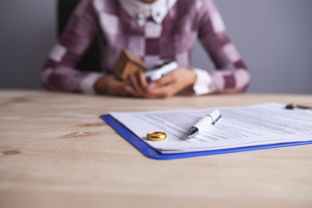 woman preparing for a divorce